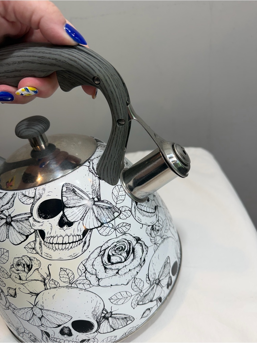 Masterclass black white skull rose Halloween whistling tea kettle pot - Picture 4 of 6